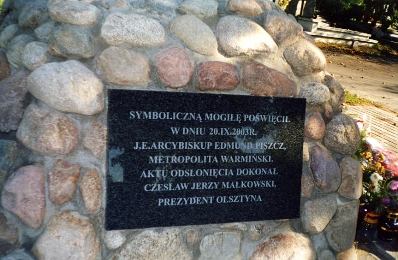 KKE 3316.jpg - Poświecenie symbolicznej mogiły pamięci zbrodni kresowej na cmentarzu komunalnym w Olsztynie, Olsztyn, 2003 r.